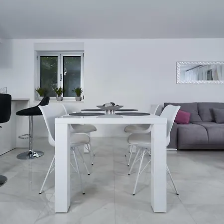 Brand New S & U Dubrovnik