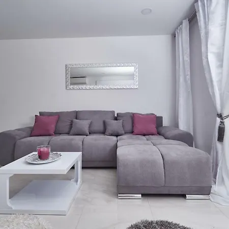 Brand New S & U Apartment *