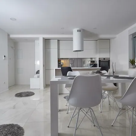Brand New S & U Apartment *