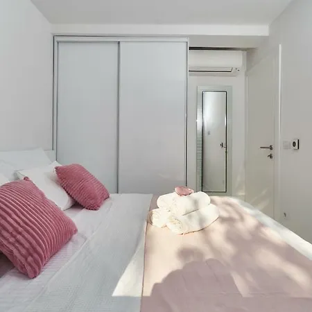 Brand New S & U Appartement